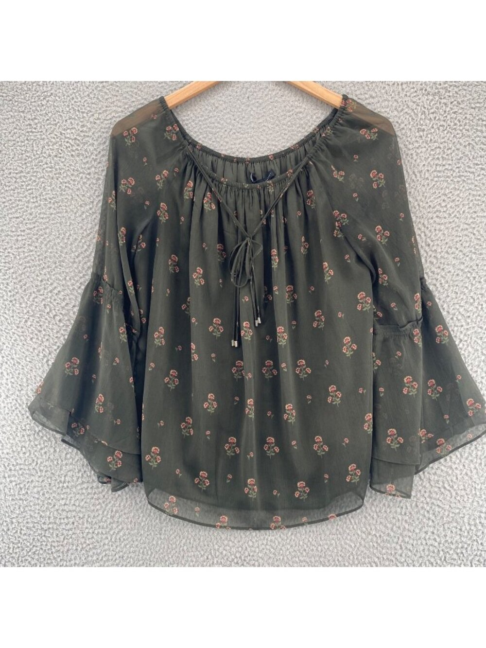 White House Black Market Top Womens Large Olivia Green Floral Off Shoulder NWT